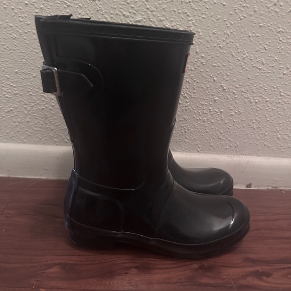 Hunter Short Black Gloss Rain Boots - Picture 2 of 3
